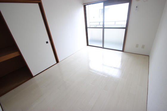 居室・リビング　別号室の写真です。