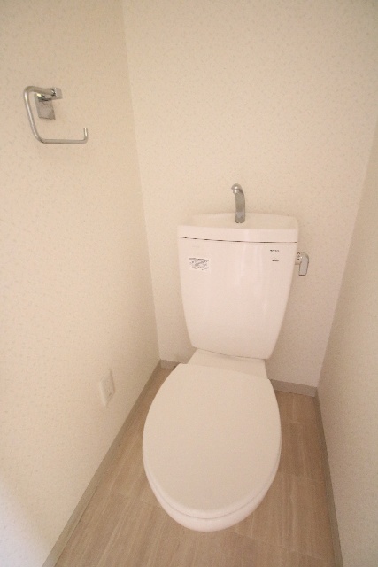 トイレ　※別室の参考写真の為、現況優先です。