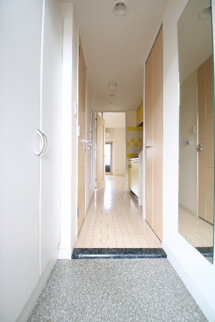 玄関　※別室の参考写真の為、現況優先です。