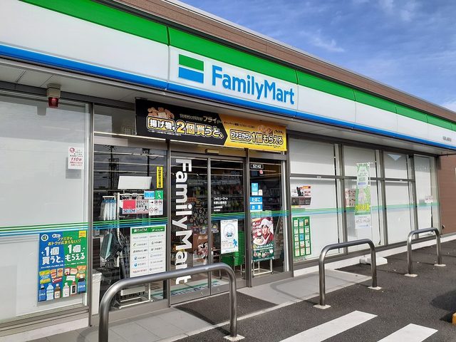 コンビニ　ファミリーマート和歌山榎原店様（コンビニ）まで340m