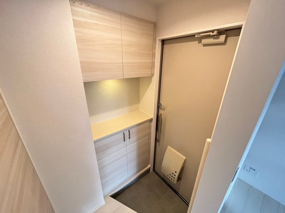 玄関　※別号室の写真を使用しております。