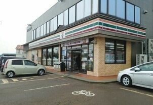 コンビニ　セブンイレブン下越横越店（コンビニ）まで350m