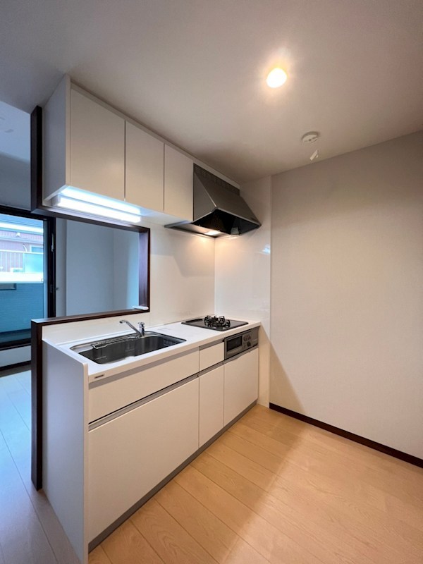 キッチン　料理の幅が広がるグリル付き2口システムキッチン。