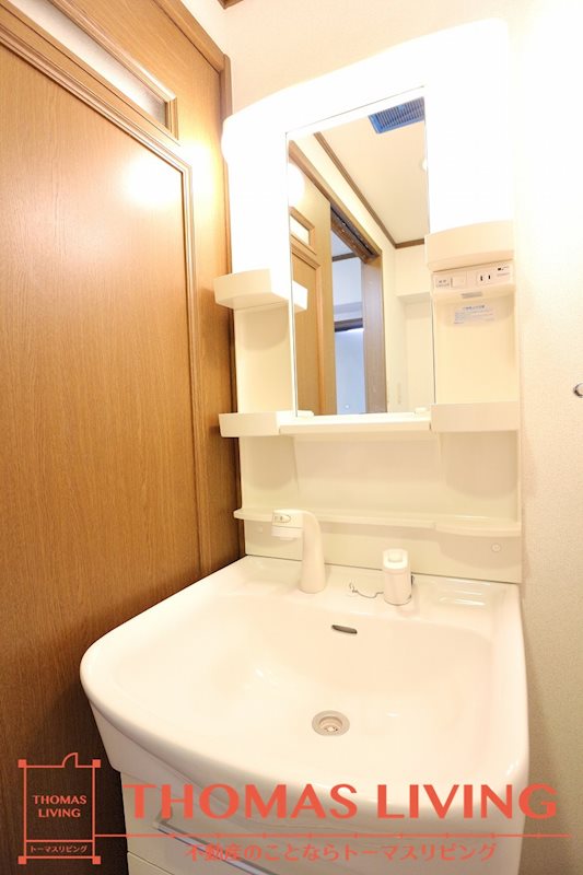 洗面設備　忙しい朝に嬉しいシャンプードレッサー完備です。