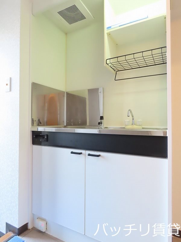 キッチン　類似写真使用のため、現状優先。