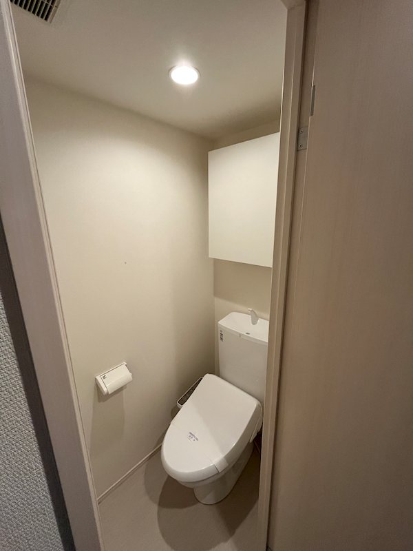 トイレ　同建物別部屋の写真となります。