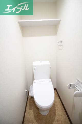 トイレ　同物件別部屋の写真です