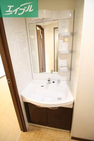 洗面設備　同物件別部屋の写真です
