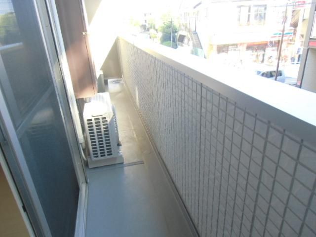 バルコニー　明るいバルコニー