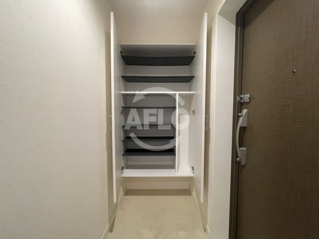 玄関　シャンテ与力町　シューズボックス