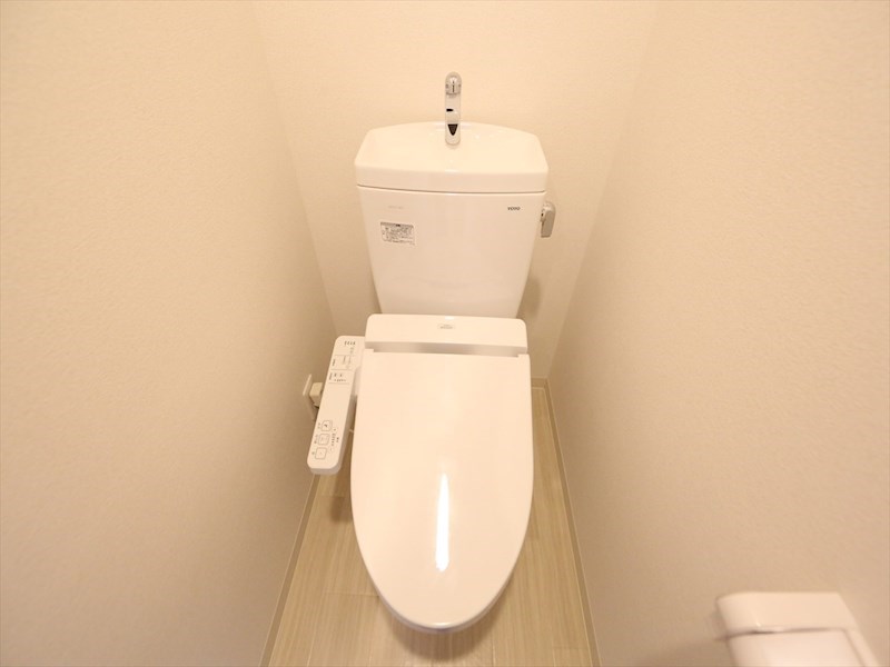 トイレ　温水洗浄暖房便座付トイレ