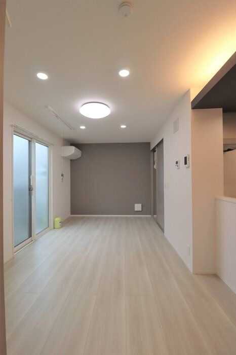 居室・リビング　☆明るい洋室☆