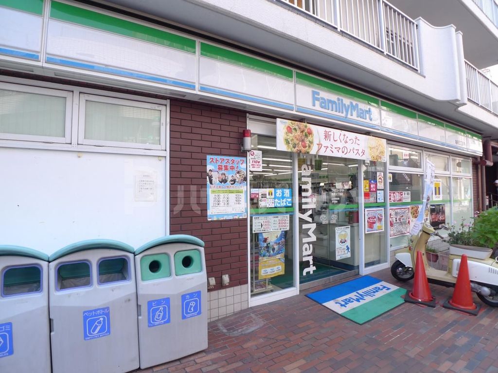 コンビニ　ファミリーマート亀有三丁目店（コンビニ）まで150m