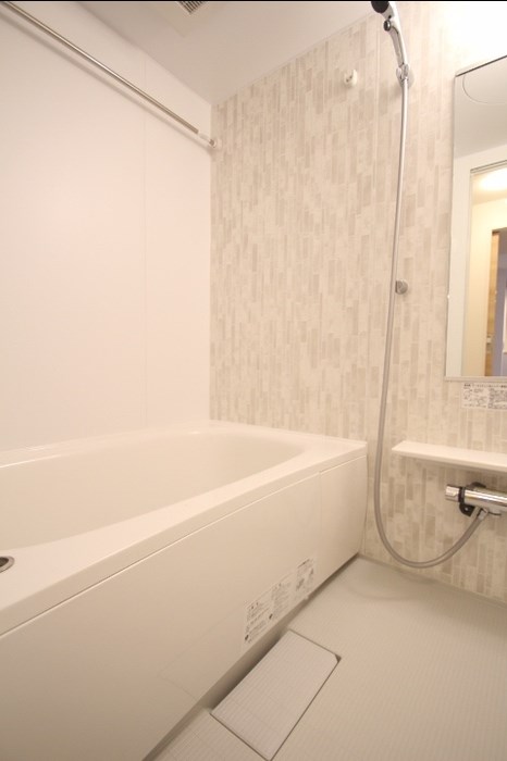 バス・シャワールーム　浴室換気乾燥機＆追い焚き給湯機付バスです