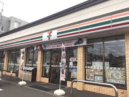 コンビニ　セブンイレブン南5条店（コンビニ）まで387m