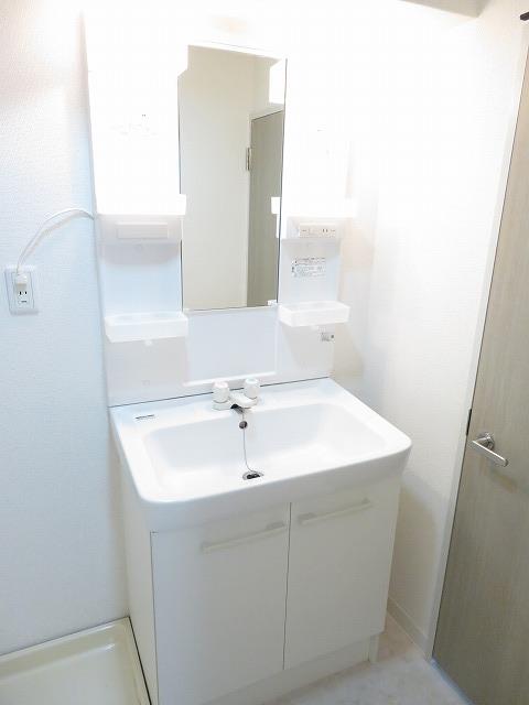 洗面設備　参考写真（同物件別部屋）