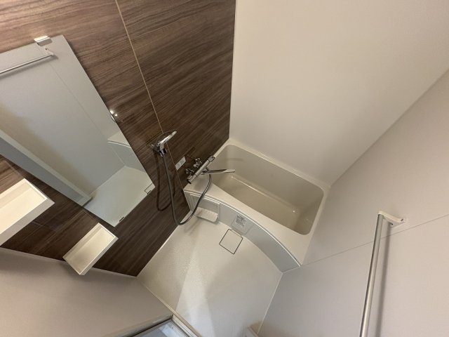 バス・シャワールーム　モデル写真