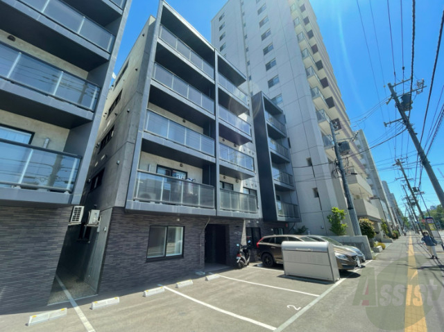 建物外観　札幌市東区北１４条東「Ａｌｔａ　Ｍａｒｅａｇ北大前」