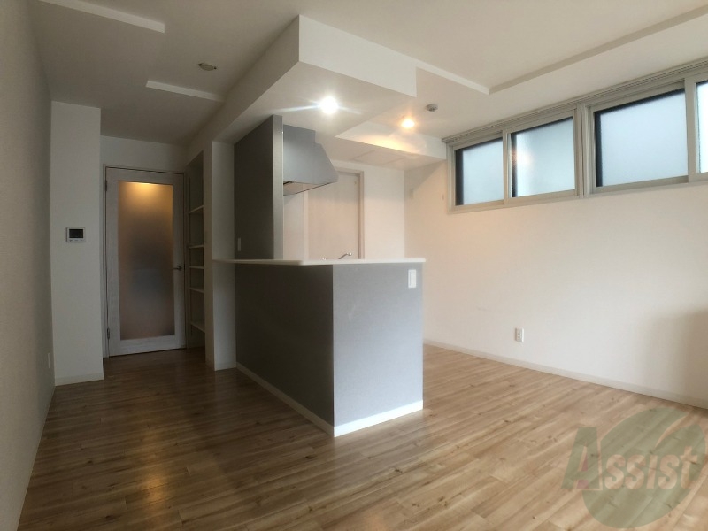 居室・リビング　アクセントクロスがお洒落なお部屋になっています！