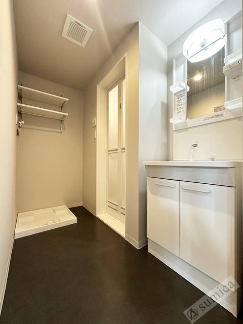 洗面設備　シャンプードレッサー付き・朝シャンもこちらで♪♪