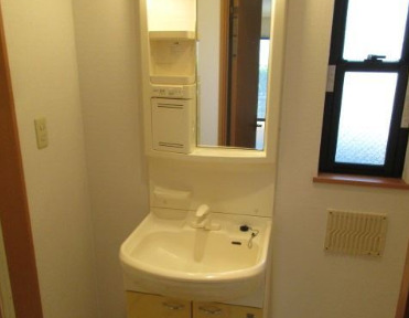 洗面設備　別部屋の写真を使用しております。
