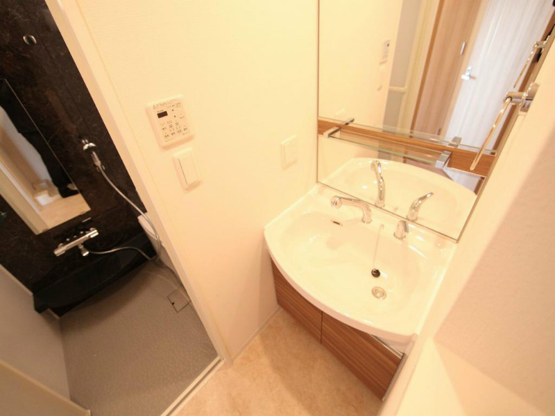 洗面設備　脱衣所　独立洗面台（シャンプードレッサー）洗濯機用意できます