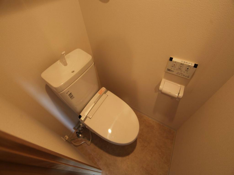 トイレ　温水洗浄暖房便座付トイレ