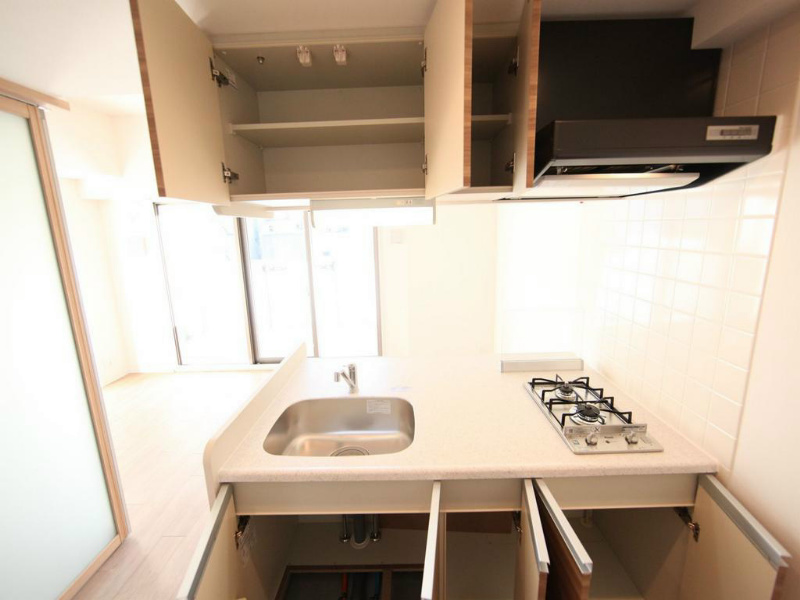 キッチン　システムキッチン（ガス2口）冷蔵庫・レンジ等ご用意できます