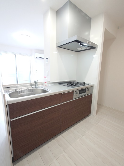 キッチン　対面システムキッチン（ビルトインガスコンロ）