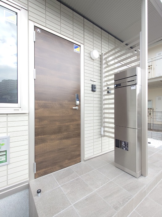 エントランス　電子錠（ICカード、暗証番号）／専用宅配ボックス