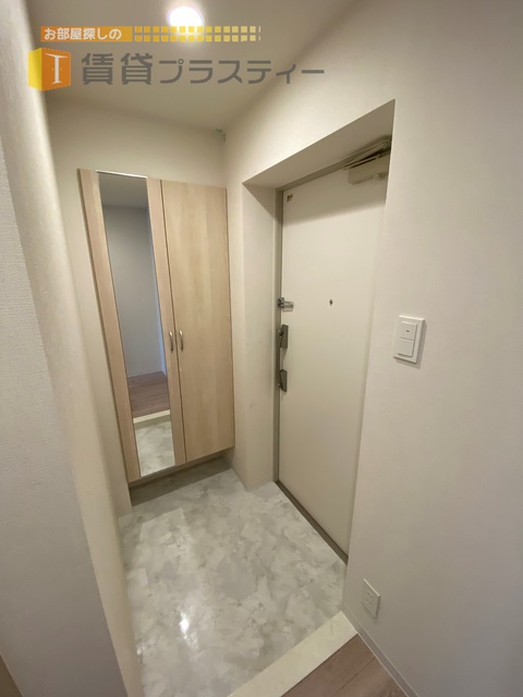 玄関　高級感のあるリビングです。