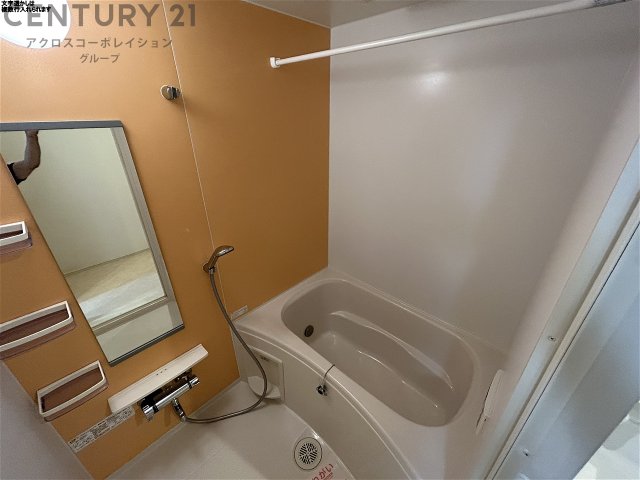 バス・シャワールーム　浴室乾燥機付きで便利です！