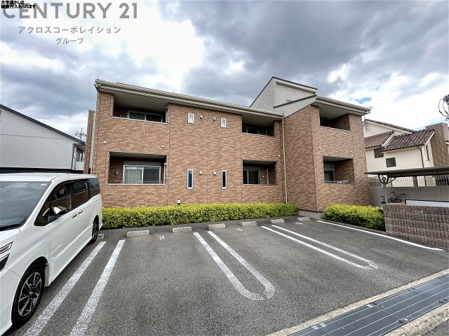 建物外観　敷地内に駐車場あります！