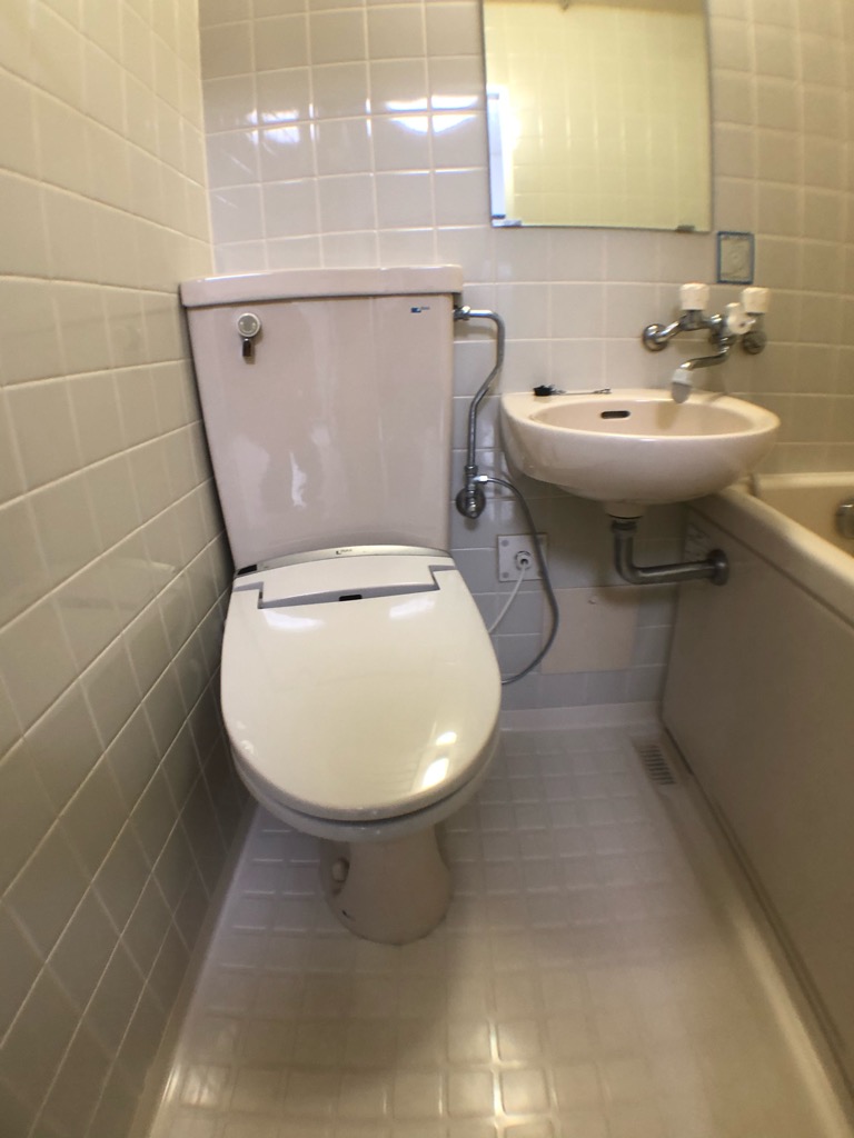 トイレ　浴室内にトイレがあります♪