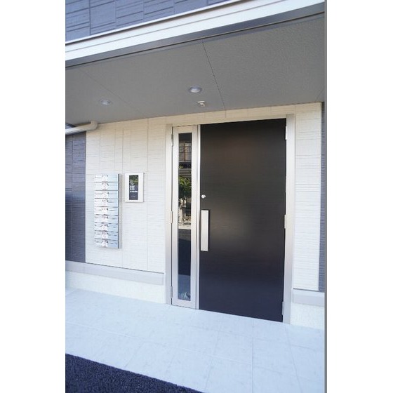 その他　共用エントランスにはオートロックあり