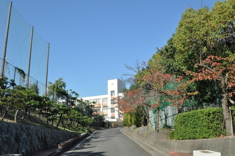 中学校　神戸市立横尾中学校（中学校）まで876m