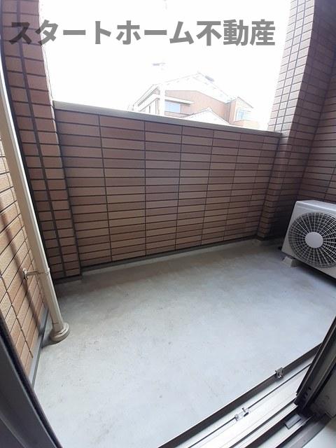 バルコニー　バルコニーからの眺めを楽しみながら食事をしませんか