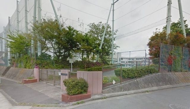 中学校　横浜市立南戸塚中学校（中学校）まで494m