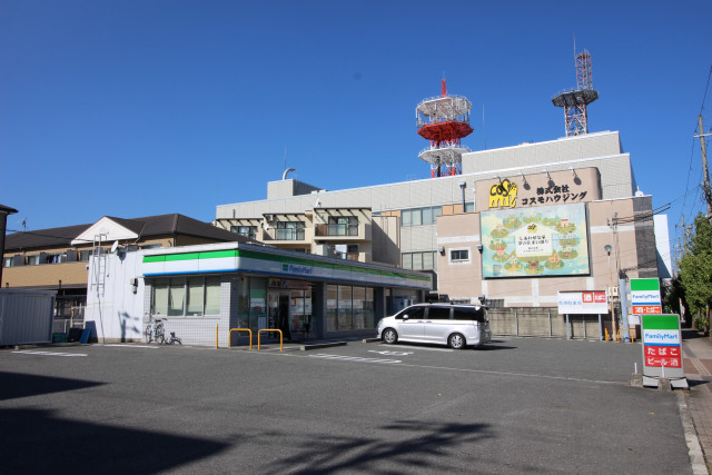 コンビニ　ファミリーマート　八尾光南町店（コンビニ）まで220m