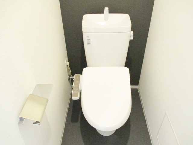 トイレ　温水洗浄便座付き！