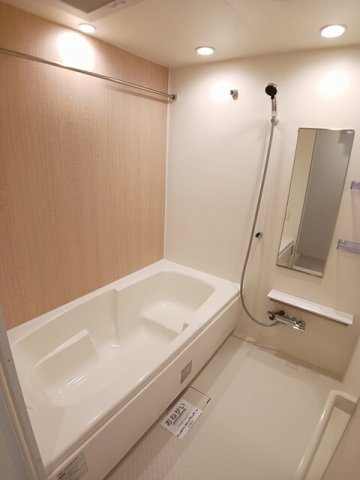 バス・シャワールーム　コンパクトで使いやすいお風呂です