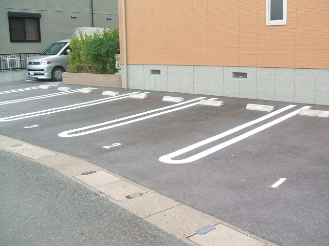 駐車場　車をお持ちの方に嬉しい駐車場付きの物件です