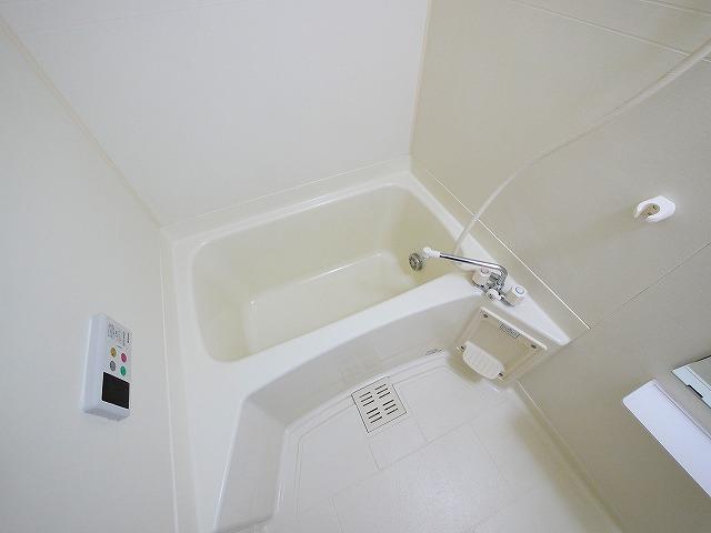 バス・シャワールーム　コンパクトで使いやすいお風呂です