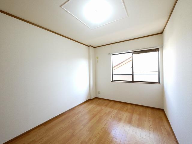 その他部屋・スペース　広くて明るい寝室