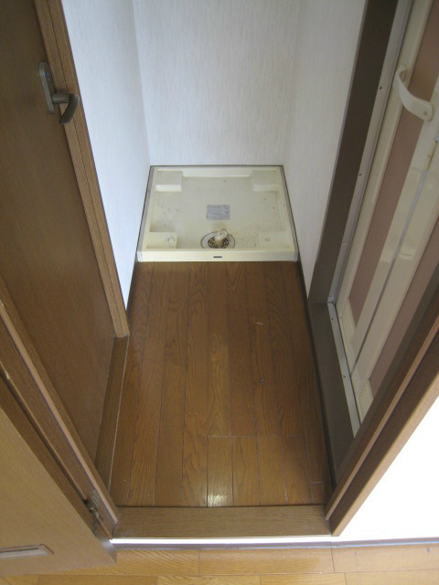 洗面設備　室内洗濯機置場です。