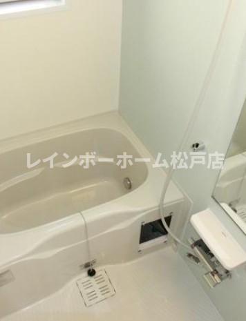 バス・シャワールーム　ゆったり過ごせるお風呂です