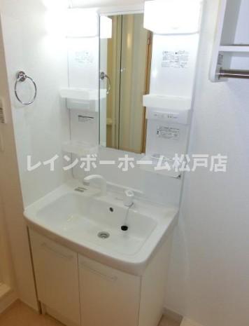 洗面設備　使いやすい洗面所です