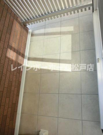 バルコニー　お洗濯にも便利なバルコニー付き