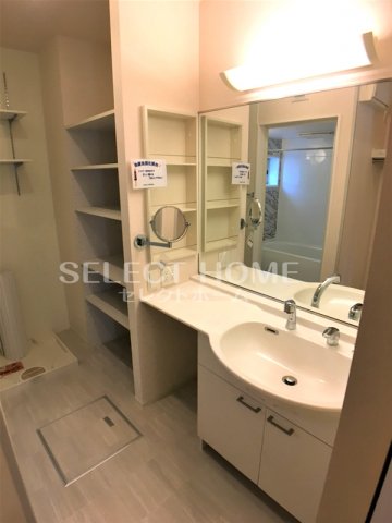 洗面設備　独立洗面台あり、毎朝おしゃれに忙しい女性の方におすすめです同