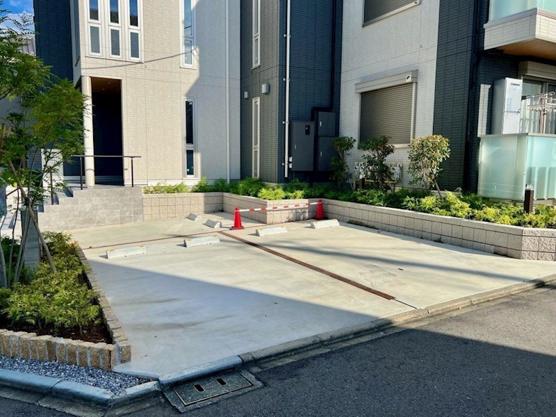 駐車場　敷地内駐車場（空き要確認）